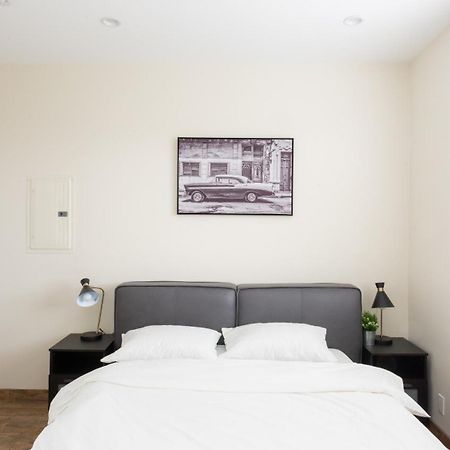 Three-Bedroom Hollywood Condo Los Angeles Extérieur photo