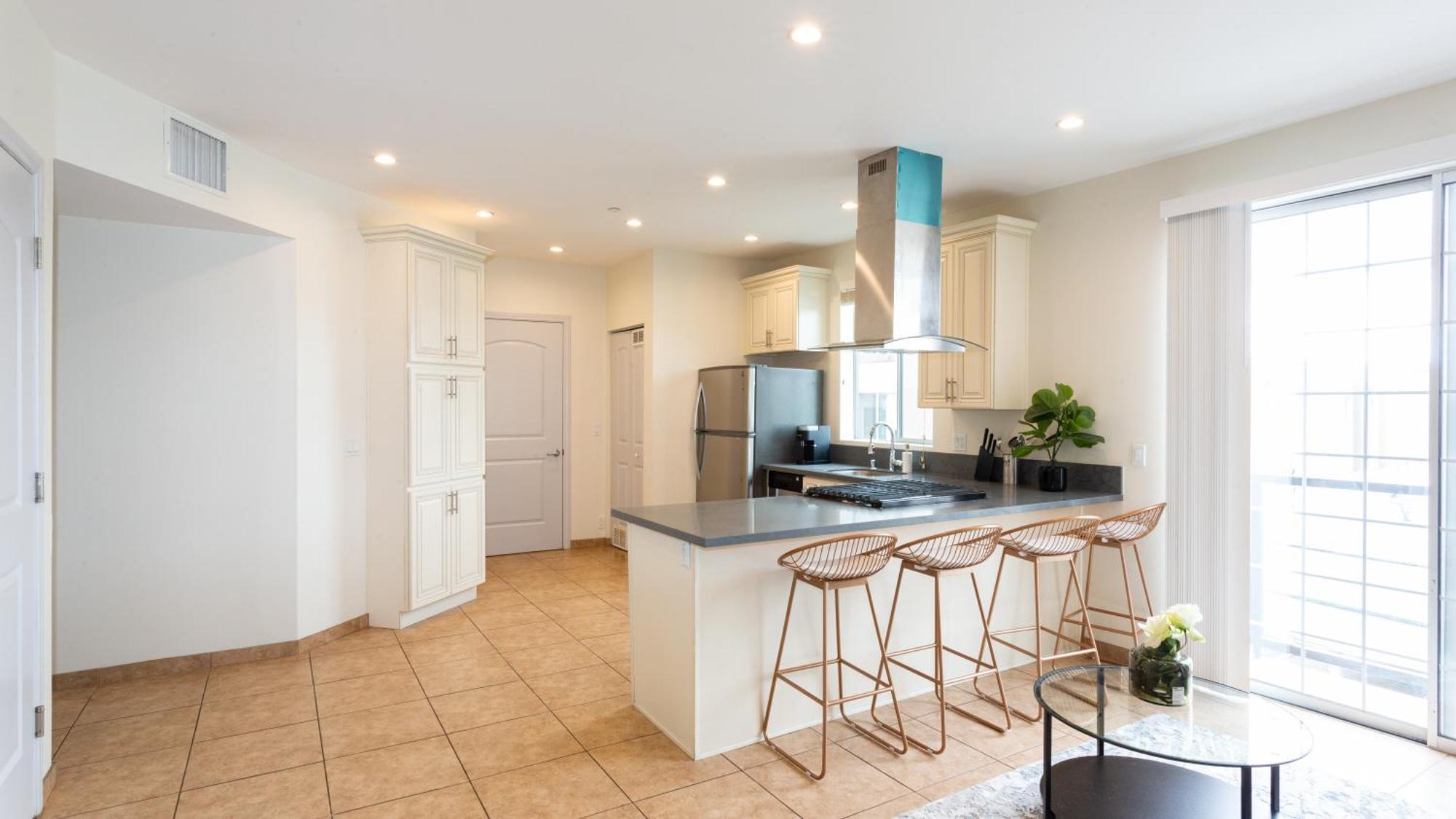 Three-Bedroom Hollywood Condo Los Angeles Extérieur photo