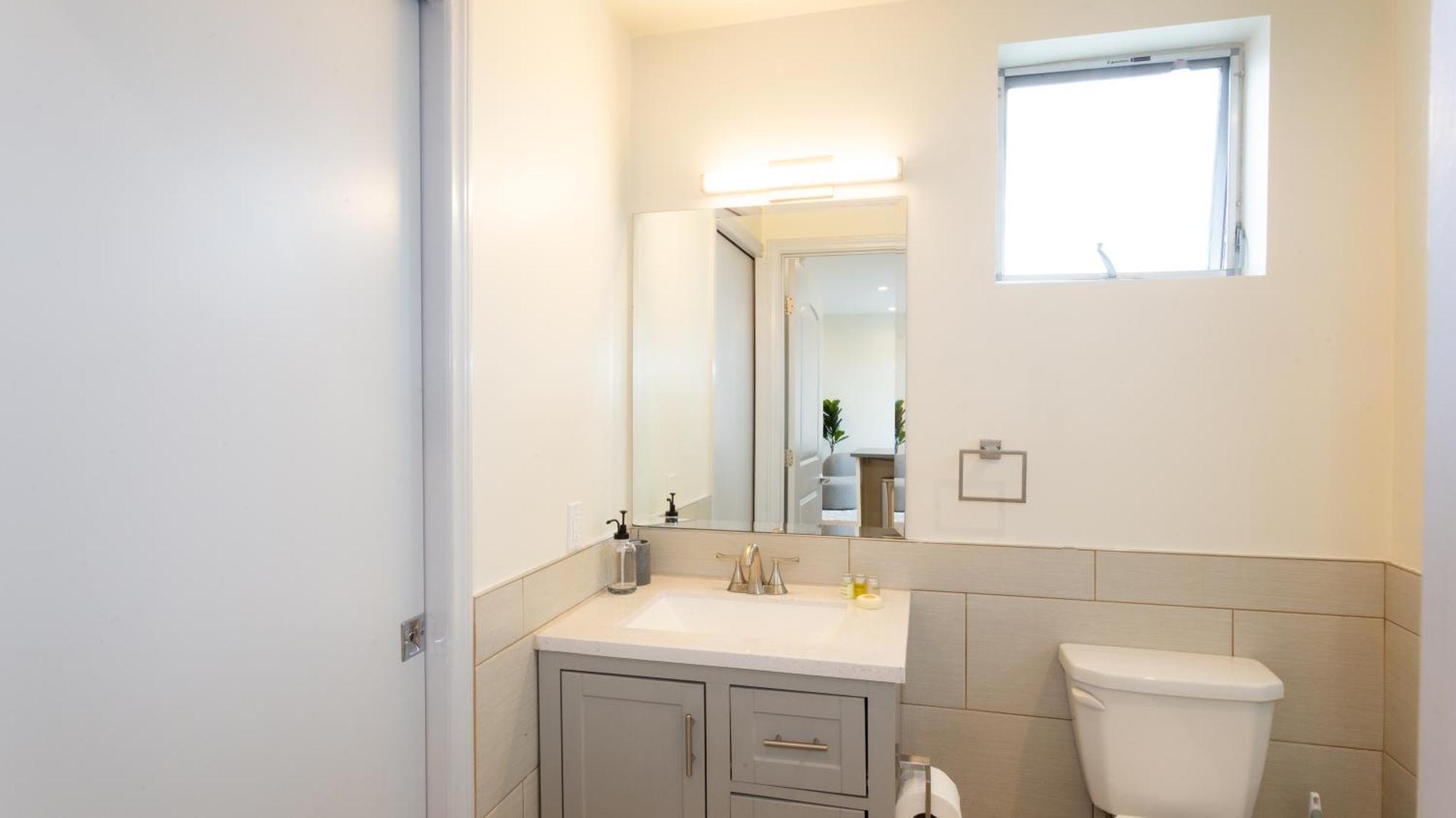 Three-Bedroom Hollywood Condo Los Angeles Extérieur photo
