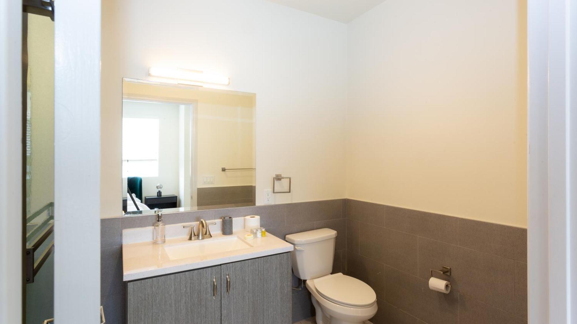 Three-Bedroom Hollywood Condo Los Angeles Extérieur photo