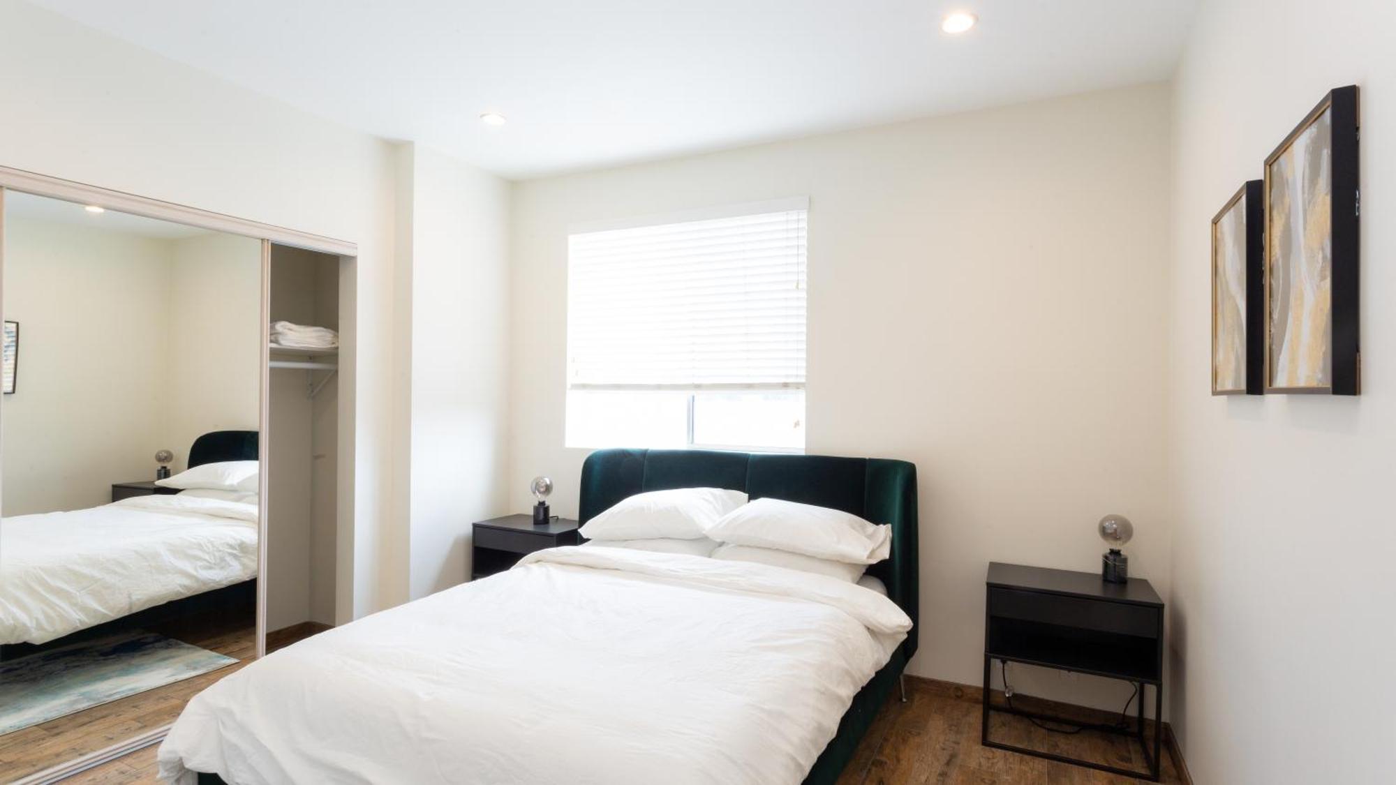 Three-Bedroom Hollywood Condo Los Angeles Extérieur photo