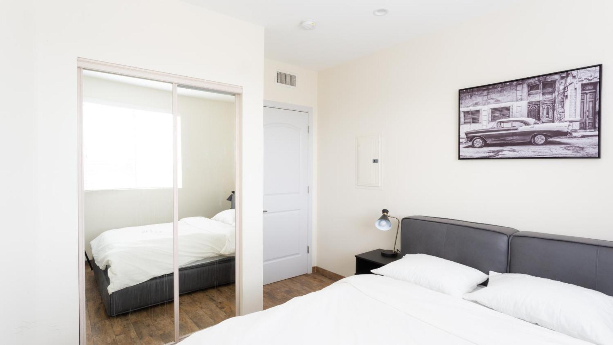 Three-Bedroom Hollywood Condo Los Angeles Extérieur photo