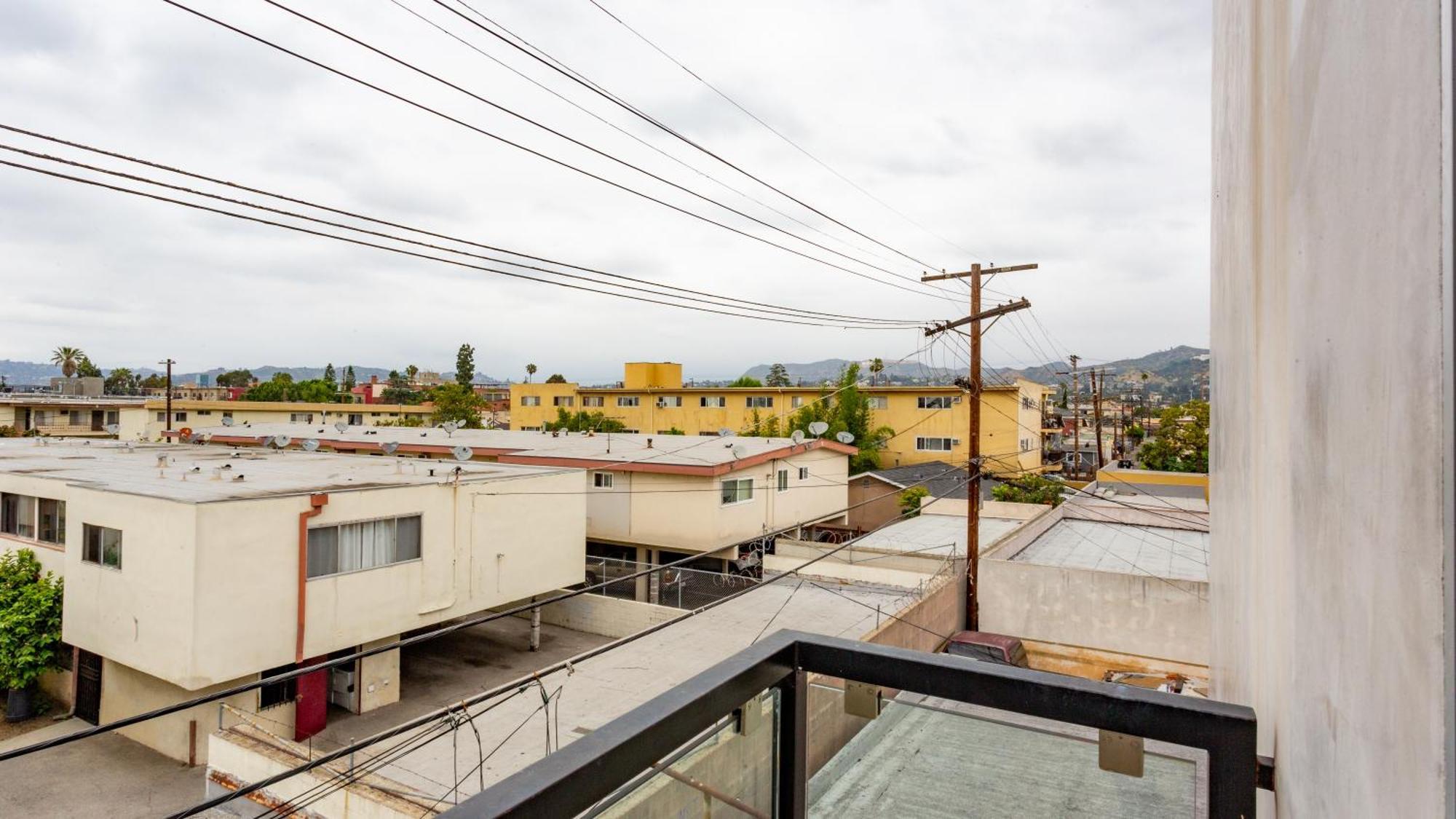 Three-Bedroom Hollywood Condo Los Angeles Extérieur photo